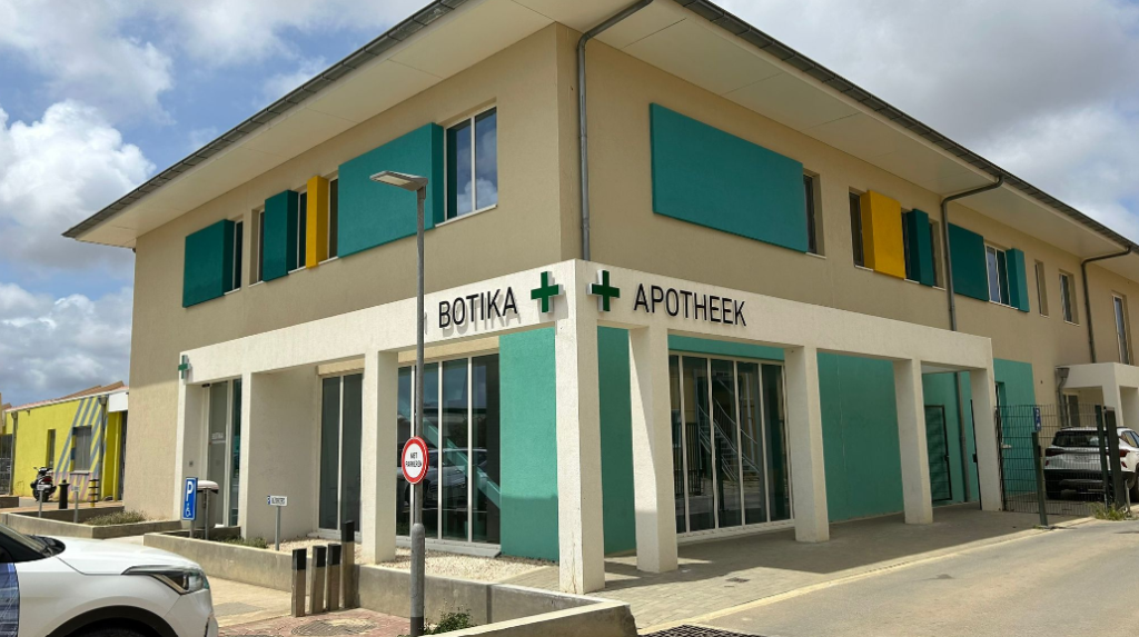 DENTRO DI POKO FUNDASHON MARIADAL TA INTRODUSÍ SU MASHIN PA BUSKA REMEDI DURANTE 24 ORA PA DIA – BOTIKA TA DEN FASE FINAL DI RENOBASHON