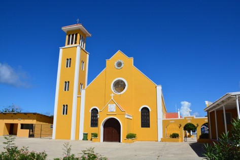 PAROKIA SAN LUIS BELTRAN EN KOPERASHON KU SKAL I FUNDASHON MOK TA BAI ORGANISA DIA 13 DECEMBER BINIDERO UN MARSCHE NAVIDEÑO