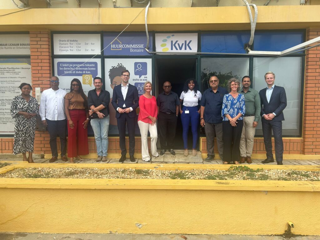 SEJRETARIO DI ESTADO DI MINISTERIO DI ASUNTUNAN SOISAL I DI LABOR, SR. NOBEL TA RISIBÍ I APROBA PROYEKTO DI FORMASHON NA REKURSO HUMANO ENTREGÁ DOR DI USIBO