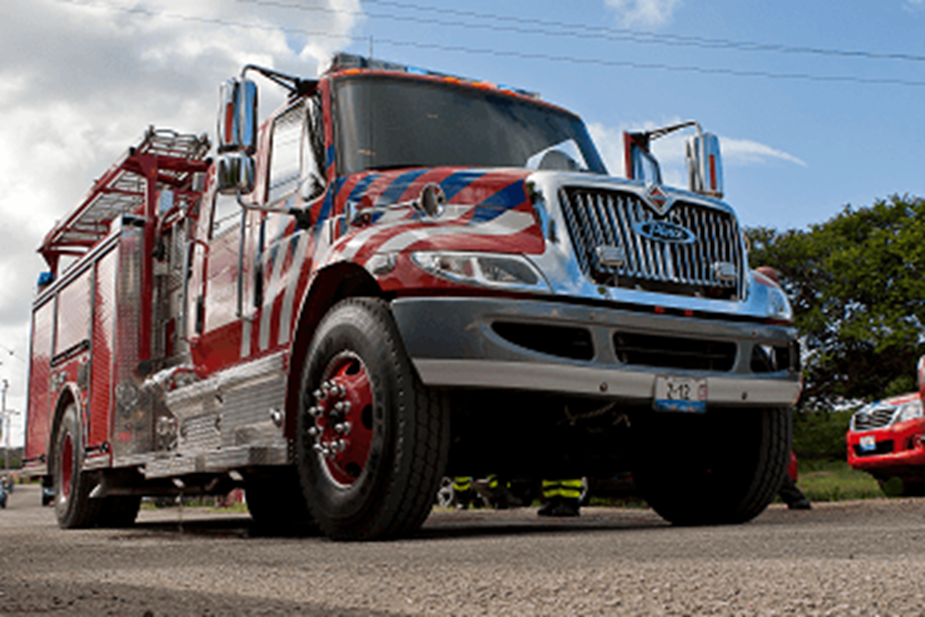 EKSPLOSHON NA UN SKOL DI BUSEO UN TOTAL DI TRES VÍKTIMA A KEDA TRANSPORTA PA HÒSPITAL PA TRATAMENTU MÉDIKO.