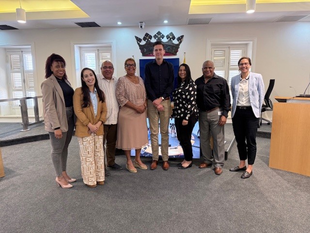 KONSEHO INSULAR A HIBA KOMBERSASHON KU PROF. DR. WOUTER VEENENDAAL