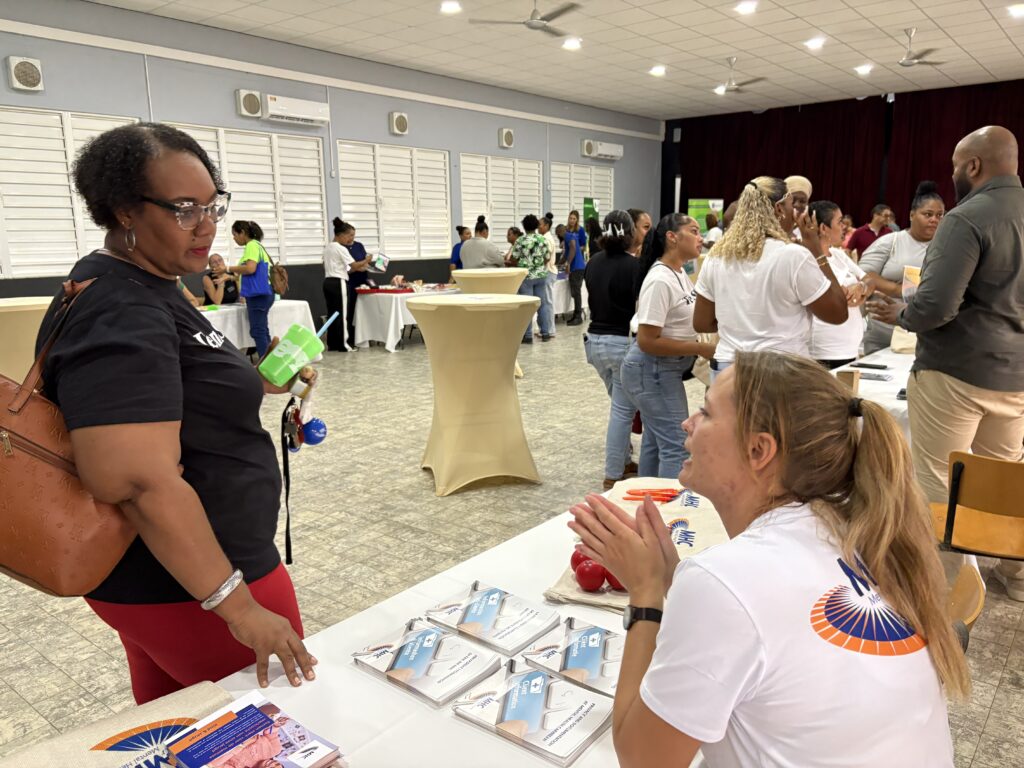 FERIA DI SALÚ 2025 TA TRESE EDUKASHON I KUIDO NA BONEIRU MAS SERKA DI OTRO.