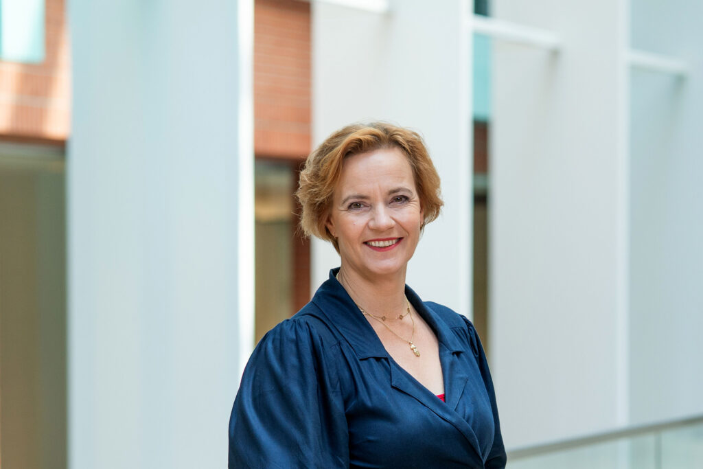 SEKRETARIO DI ESTADO TIELEN NA E PARTI DI KARIBENSE DI REINO: ATENSHON PA HENDE MUHÉ, HOBEN I UN MIHÓ KOLABORASHON DEN GGZ.