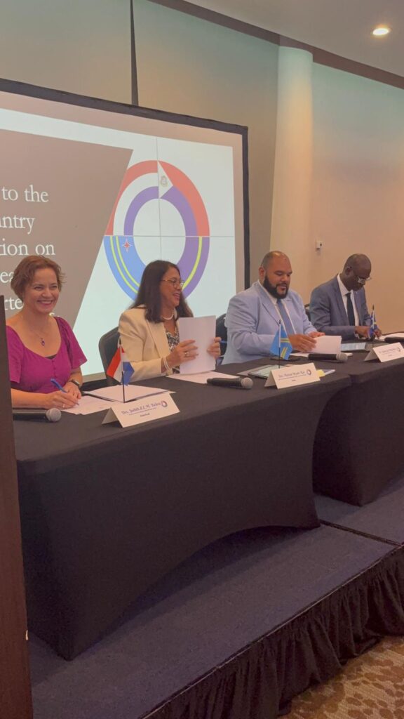 KUATER PAIS DEN REINO TA UNI PA FORTALESÉ SALU PÚBLIKO, SERVISIONAN DI SALU MENTAL I PREPARASHON PA KRÍSIS