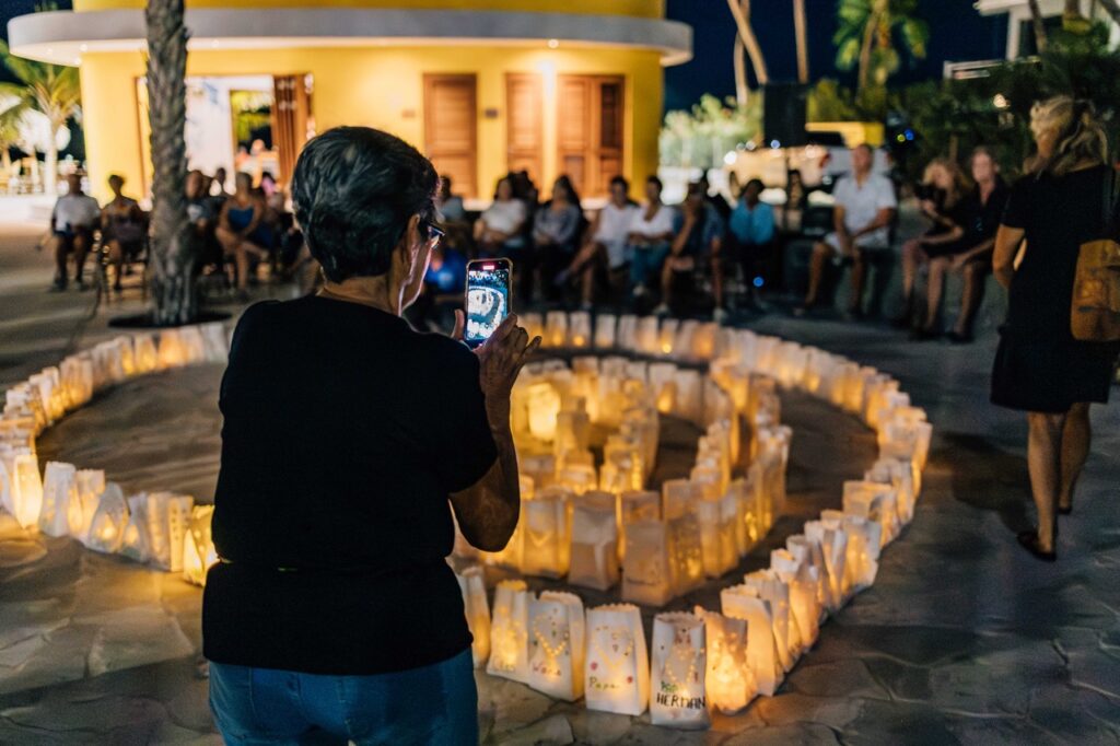 UN KURASON YEN DI LUS: PROME ‘UN ANOCHI DI REKUERDO’ NA BONEIRU