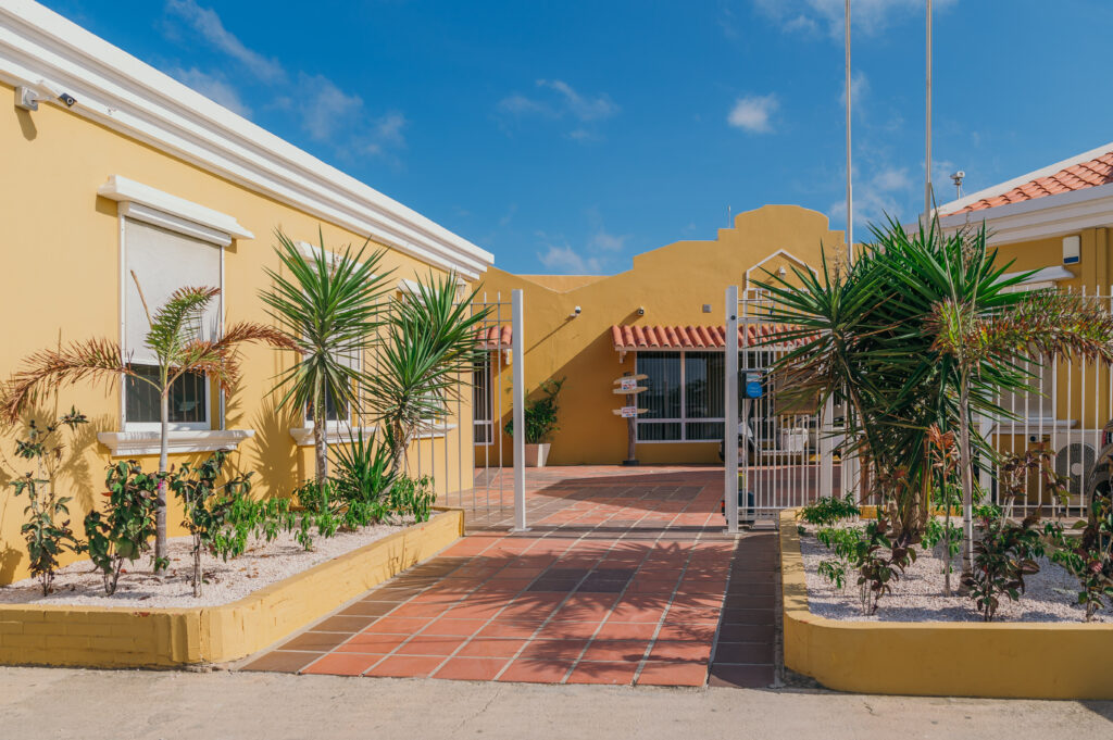 AKSESO TA EHEKUTÁ MANEHO DI ENTIDAT PUBLIKO