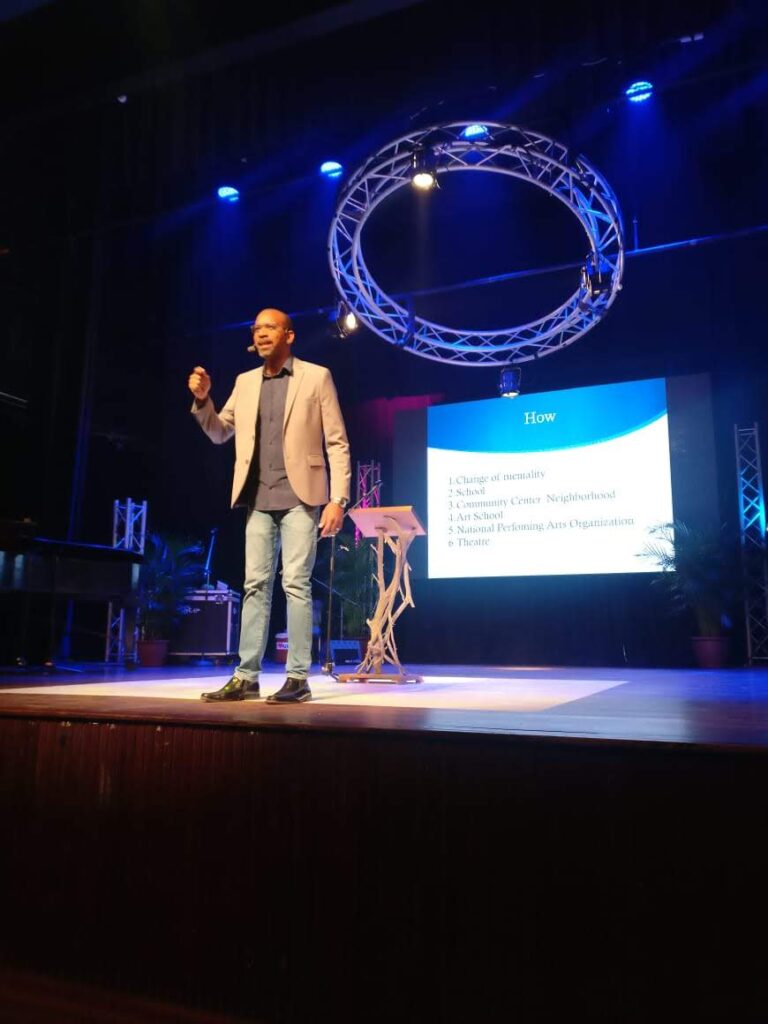 SEGNI BERNARDINA NOMINÁ KOMO COACH DI KULTURA PA AÑA 2025