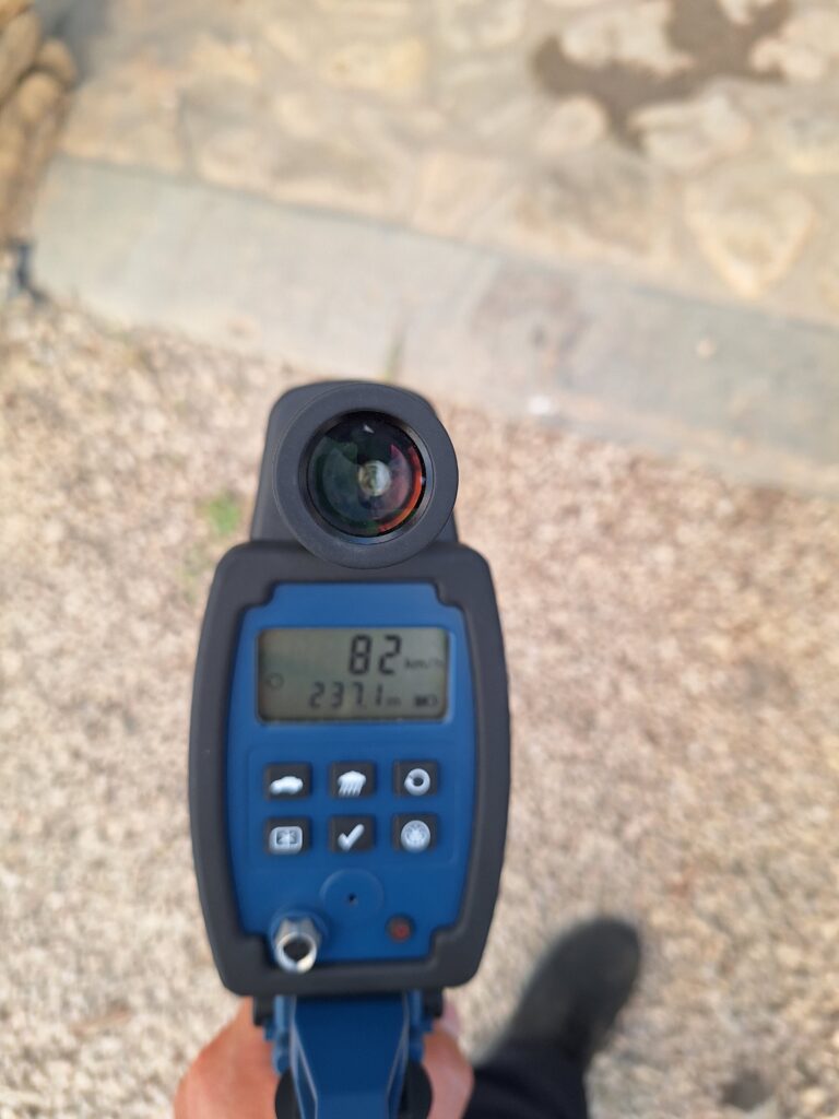 RIBA DJALUNA 3 DI NOVÈMBER 2025 POLIS A TENE UN KONTROL DI VELOSIDAT NA E.E.G. BOULEVARD, NA ALTURA DI KAYA IR. RANDOLPH STATIUS VAN EPS.