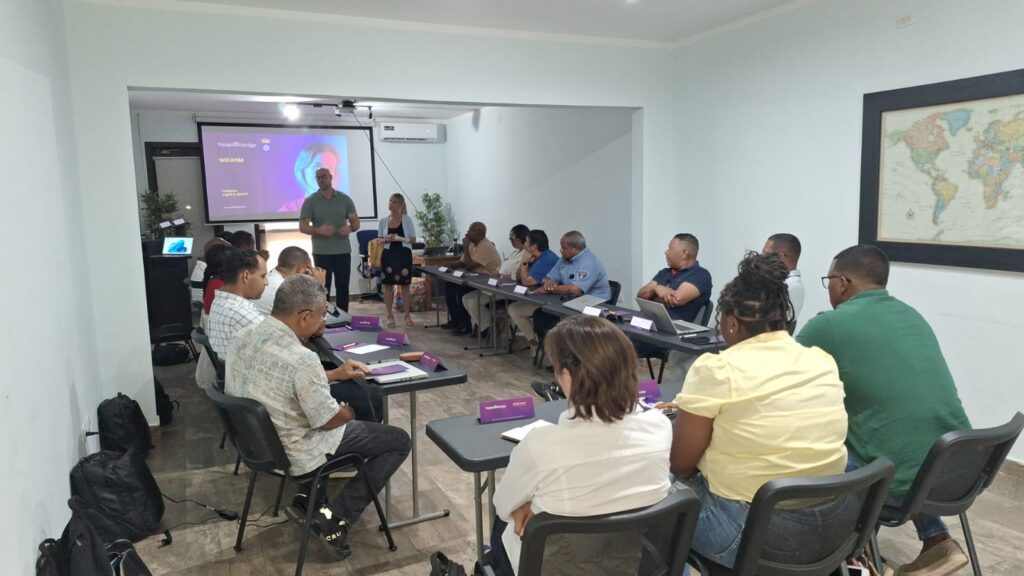 SUPERVISORNAN TA SIGUI KAPASITASHON BÁSIKO PA FORTIFIKÁ NAN TRABOU