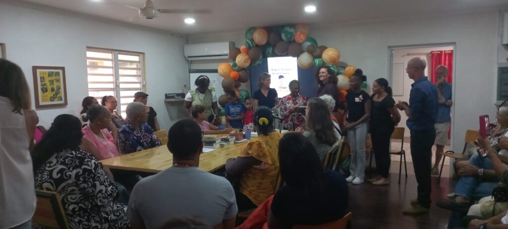 ANGLIET BAIDJOE A PRESENTA SU ULTIMO BUKI PA MUCHA, “BOOM KUMBA,” DEN UN KAS DI FUTURO YEN DI HENDE DIASABRA ULTIMO.