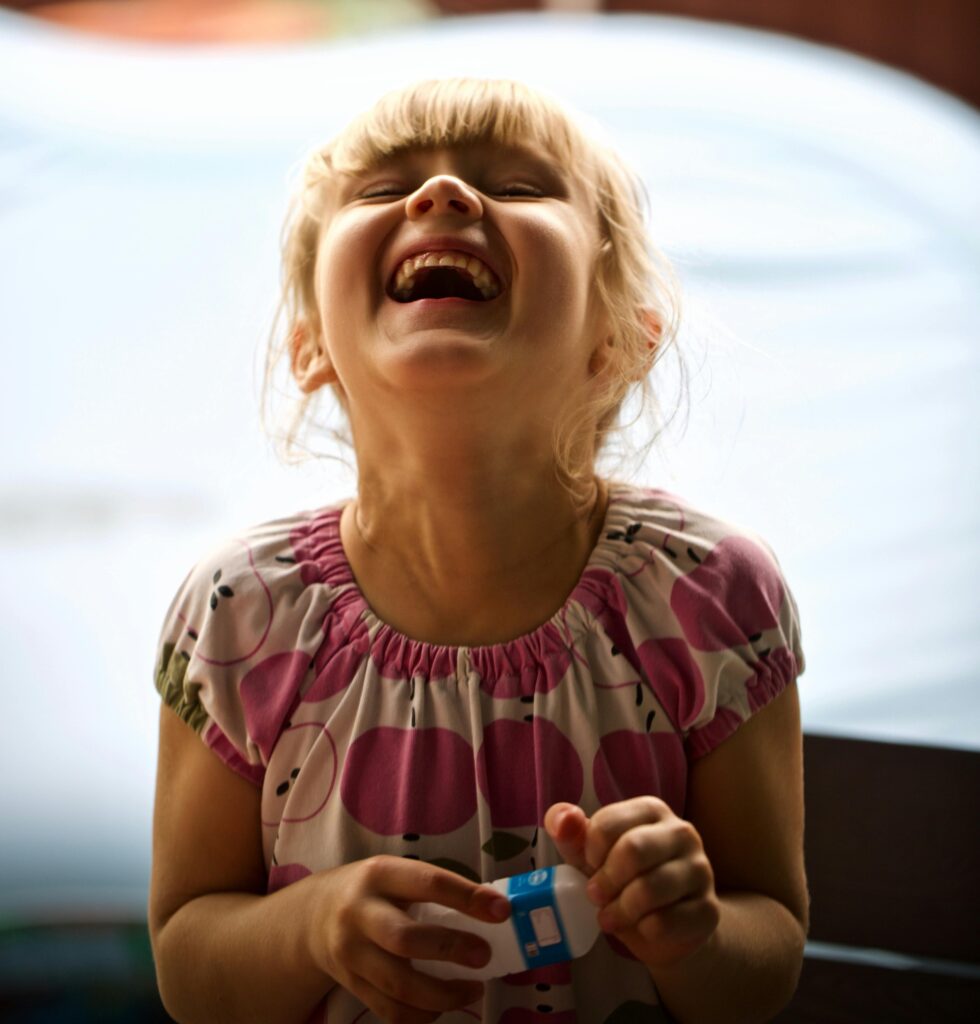 DIA INTERNASHONAL DI DERECHO DI MUCHA: NOS TA TRAHA HUNTU PA UN FUTURO SEIF I PROMETEDOR PA NOS MUCHANAN NA BONEIRU