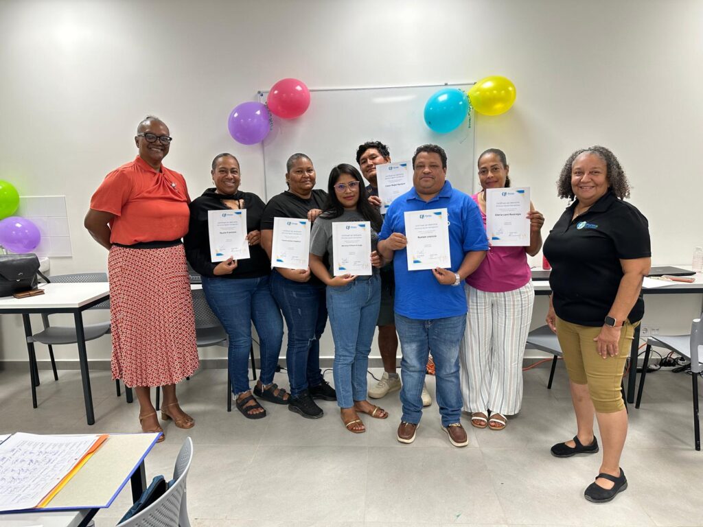 A FINALISÁ PROMÉ KURSO DI DIGITALISASHON I ONLINE BANKING KU ÉKSITO