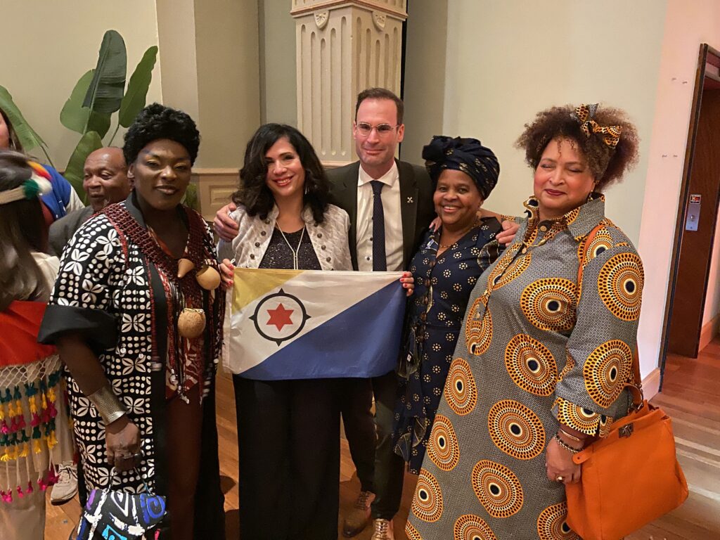 HULANDA: LEIDEN TA PIDI DISKULPA PA PASADO KOLONIAL I DI SKLABITUT