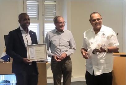 DESPUES DI 12 AÑA NÒCHI WILLEM A TUMA DESPEDIDA KOMO MIEMBRO/BOSERO DI USIBO DEN E PLATAFORMA TRIPARTIT DIALOGO SENTRAL DI BONEIRU.