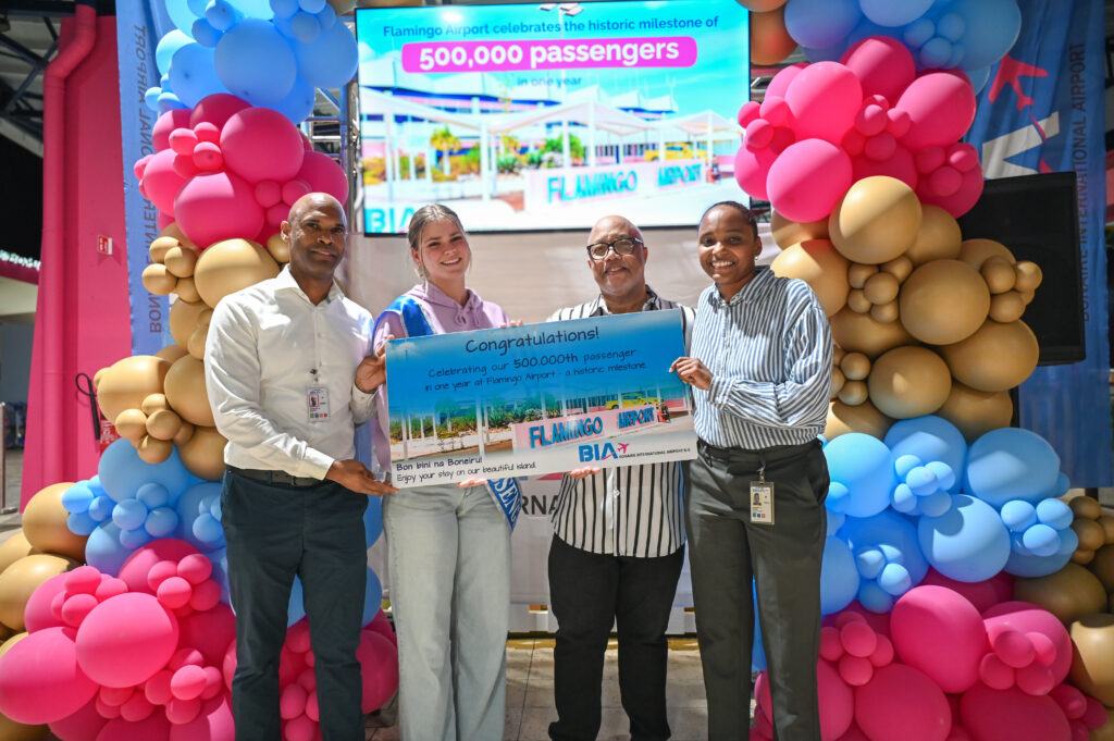 FLAMINGO AIRPORT PA PROMÉ BIAHA TA RISIBÍ E DI 500.000 PASAHERO DEN UN AÑA