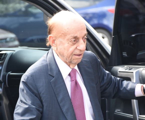 KORSOU: FAYESEMENTU DI SR. HUSHANG ANSARY: KONSEKUENSIA PA E PROSESONAN KU TA ANDANDO