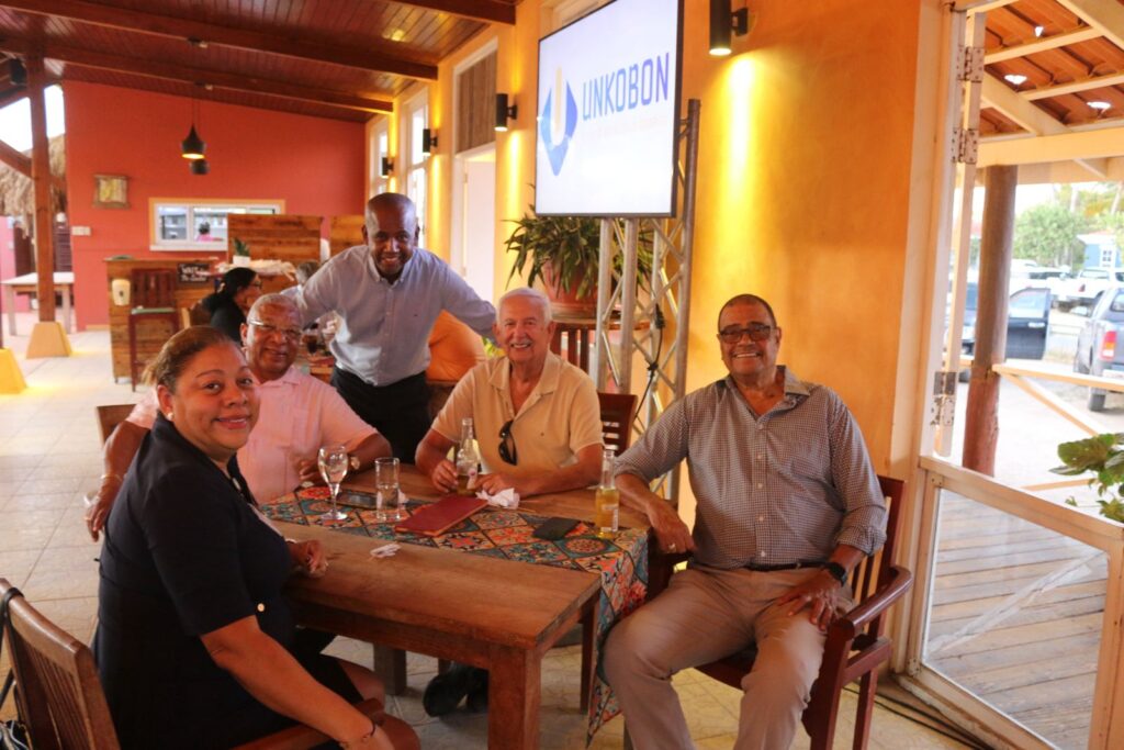 UNKOBON TA STOP DI EKSISTI PERO E MOVESHON LO KONTINUA