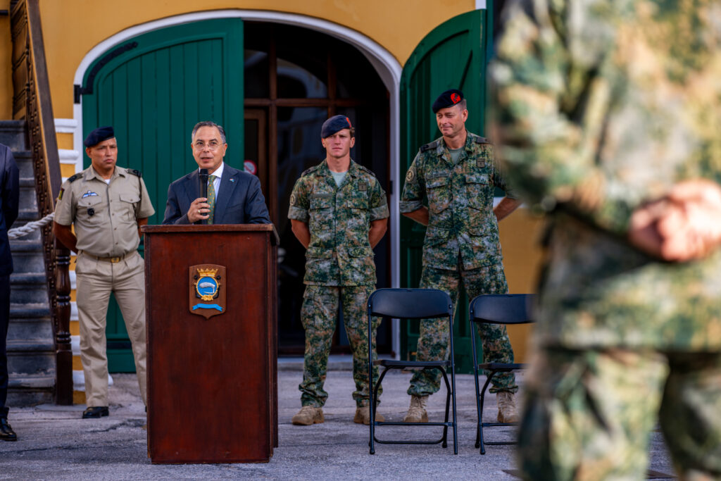 KORSOU: 13 PARTISIPANTE NA PROMÉ FORMASHON MILITAR TA RISIBÍ NAN BARÈT MILITAR