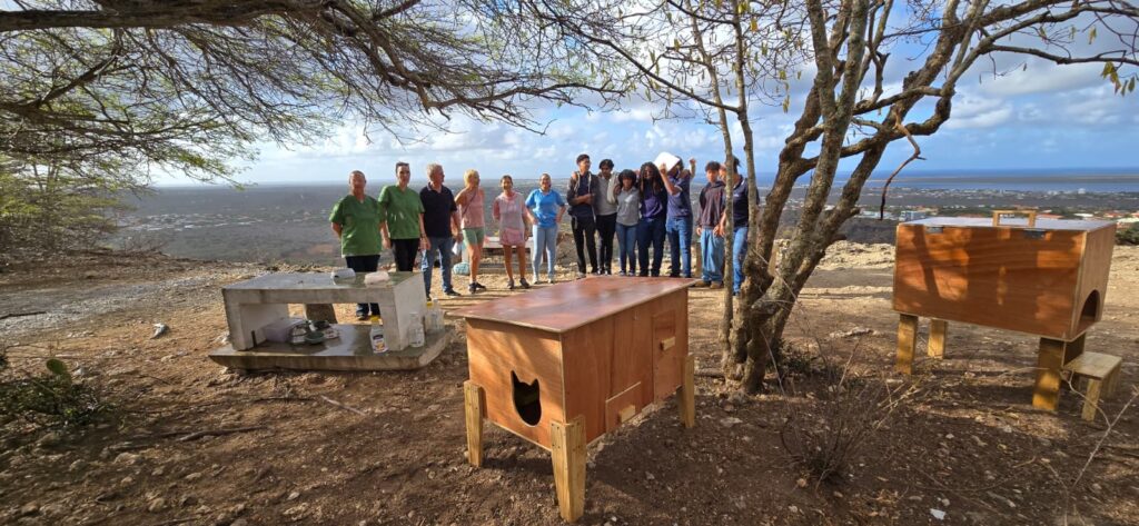 ALUMNONAN DI LISEO BONERIANO TA KONSTRUÍ KAS DI PUSHI PA E PROYEKTO DI PUSHINAN DI KAYA NA BONEIRU