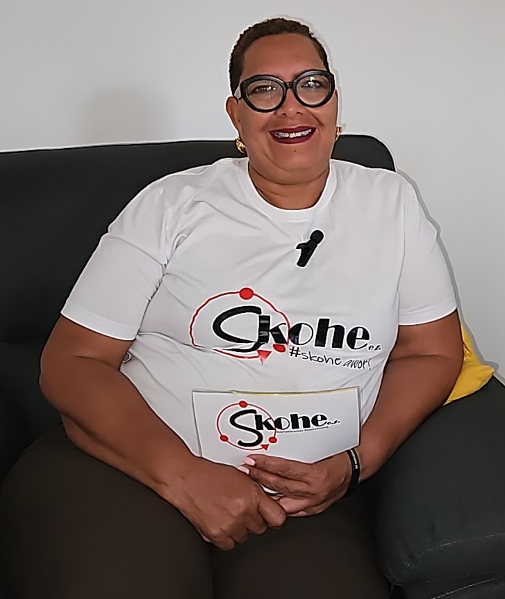 JONA CHIRINO- FELIDA TA ORGANISÁ UN ENKUENRTO PA BOLUNTARIO O PROFESHONAL TOKANTE DI STRÉS FINANSIERO BOU DI E KLIENTENAN O PERSONAL.