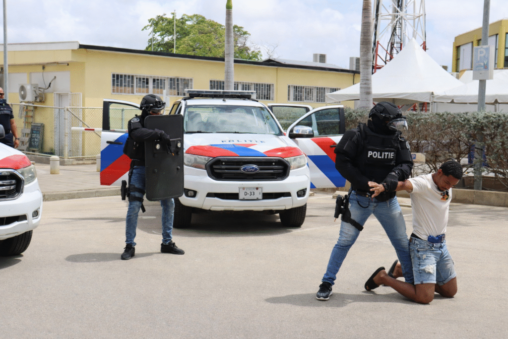 KPCN TA DRENTA DEN KONTAKTO KU FUTURO AGENTENAN DI POLIS DURANTE BOOTCAMP