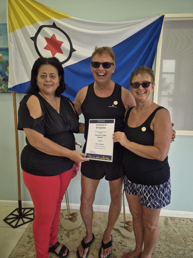 PAREHA FELSTEAD TA BISHITANDO BONEIRU PA 22 AÑA