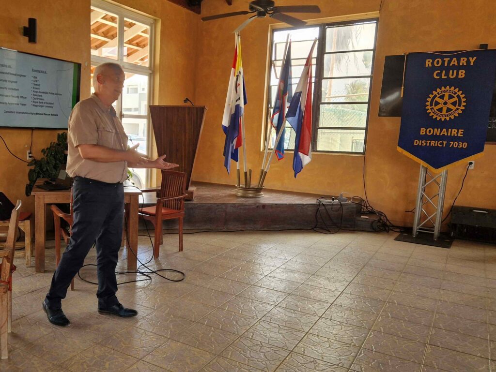 KOMPANIANAN NA BONEIRU TA UN OPHETIVO FÁSIL PA HACKERNAN?