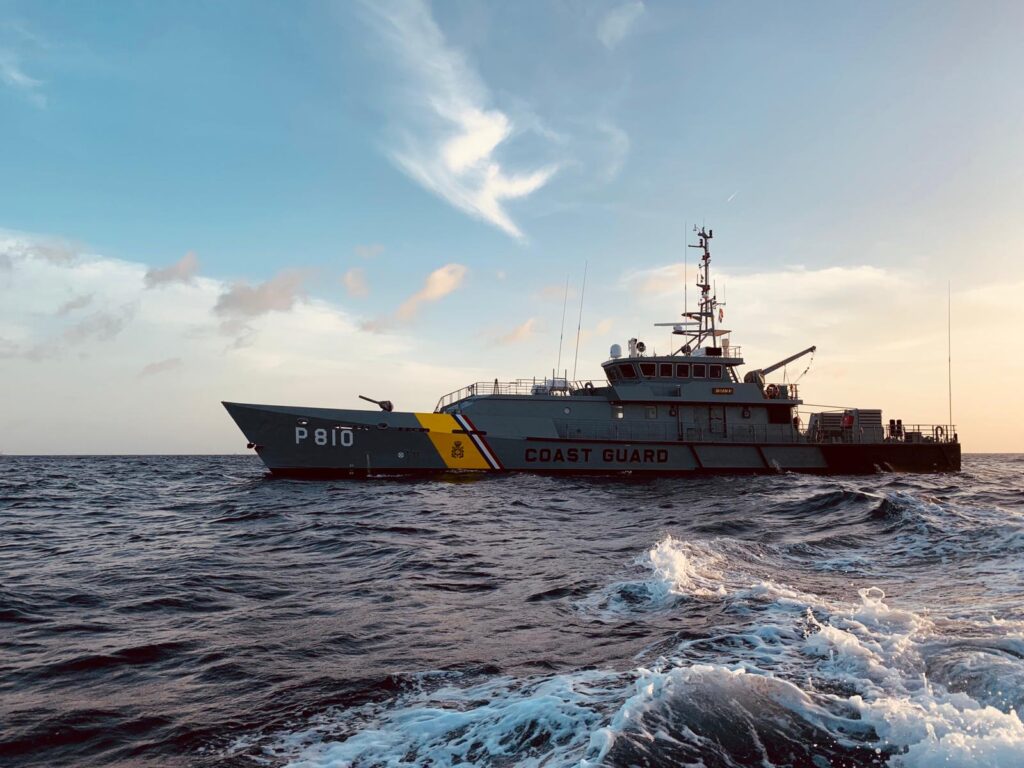 KORSOU: WARDAKOSTA TA RESKATÁ TURISTA RIBA KAYAK MAS KU 2 MIYA NAUTIKO LEU FOR DI KOSTA