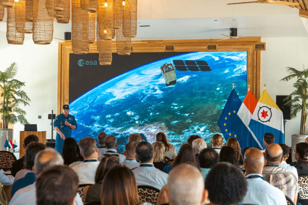 KONFERENSIA DI SATÉLITE UNION OROPEO: ‘AWE A TRESE E ÁREA DI KARIBE MAS SERKA DI OROPA