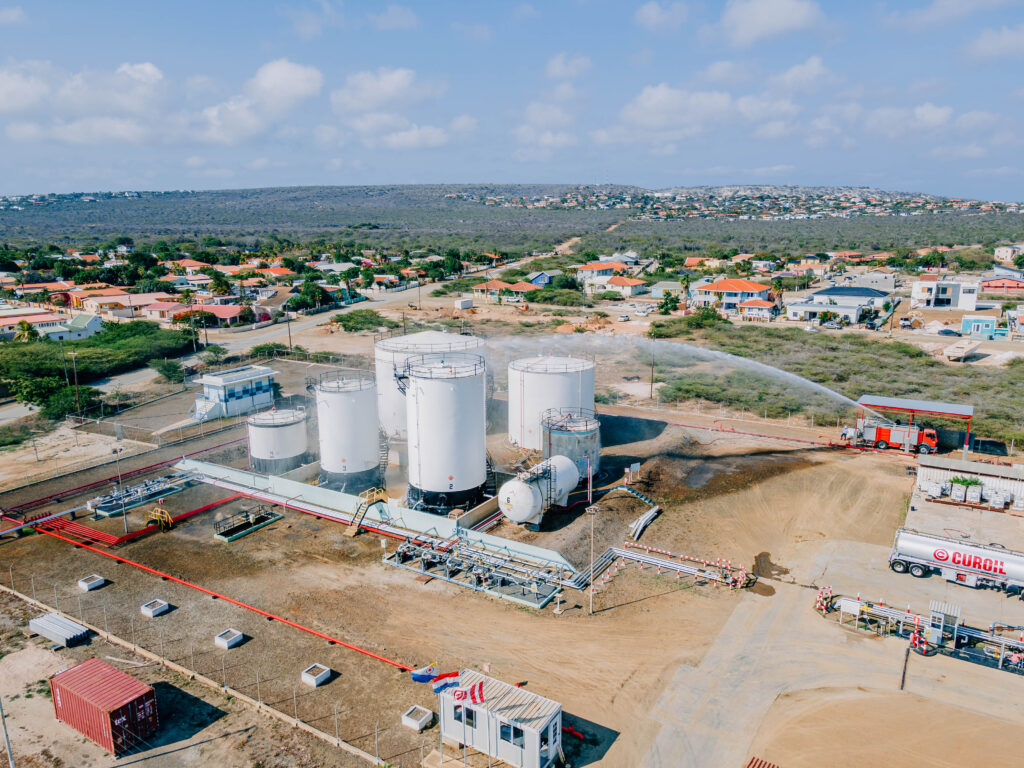 CUROIL BONAIRE A MODERNISÁ FASILIDATNAN NA HATO DEPOT PA KUMPLI KU EKSIGENSIA DI ‘VERGUNNING’