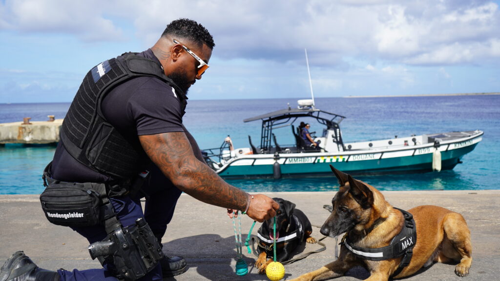 DESPLIEGUE DI DUANA HULANDA KARIBENSE RELASHONÁ KU DIA DI RINCON