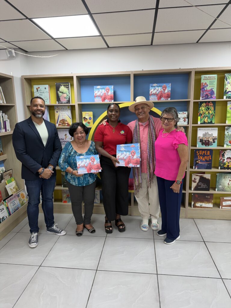 RESIENTEMENTE OUTORNAN ELSMARIE BEUKENBOOM I DELNO TROMP A BISHITÁ KÒRSOU I ARUBA PA ENTREGÁ BUKI DI QUINGO FLAMINGO NA DIFERENTE INSTANSIA I PERSONA. 