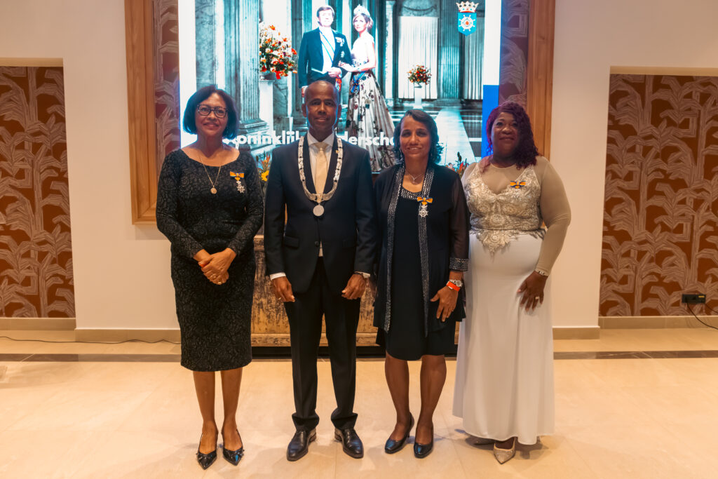 KONDEKORASHON REAL PA TRES HABITANTE DI BONEIRU