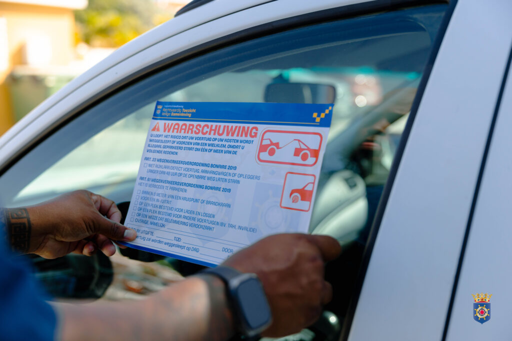 DENTRO DI POKO DIREKTORADO DI SUPERVISHON I MANTENSHON DI LEI TA KUMINSÁ KU KONTRÒL ÈKSTRA DI OUTO KU TA MAL STASHONÁ