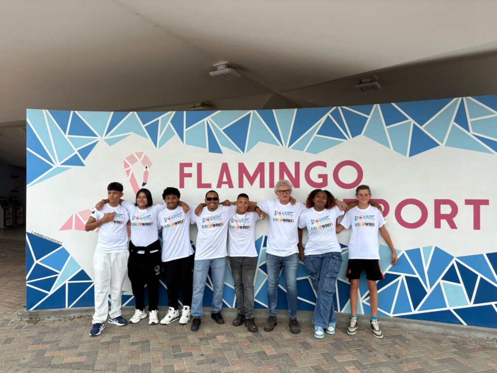 ALUMNONAN DI SGB TA REPRESENTÁ BONEIRU NA FINAL NASHONAL DI ROBÓTIKA NA DELFT