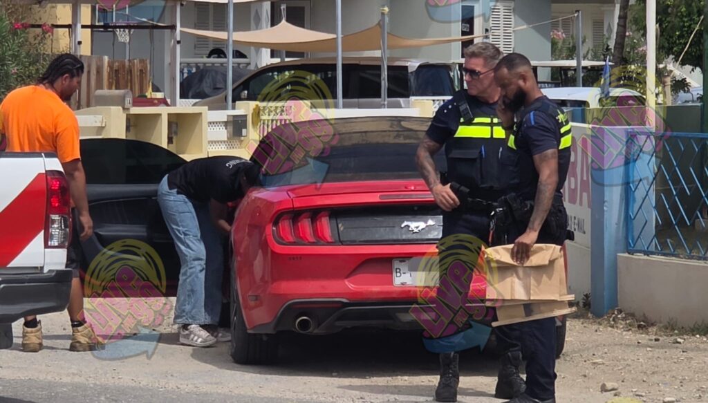 DOS DETENSHON I ARMA DI KANDELA KONFISKÁ.