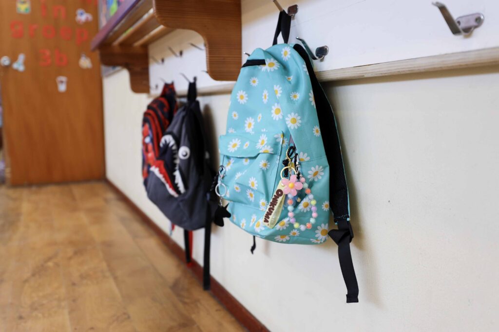 ENTIDAT PÚBLIKO BONEIRU TA INFORMÁ TOKANTE PETISHONNAN PA KOMPENSASHON DI ARTÍKULONAN DI SKOL I SÈN DI BUKI