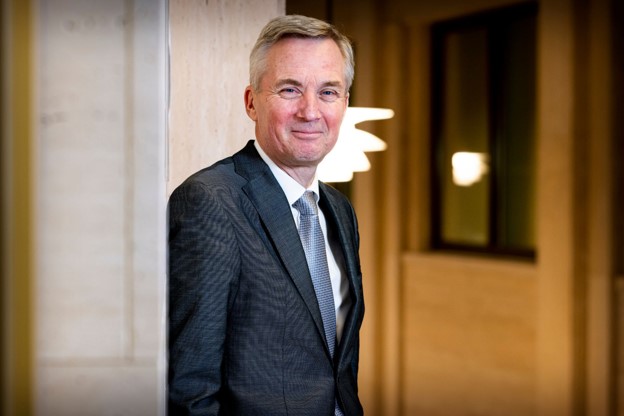 REAKSHON DI SEKRETARIO DI ESTADO ERIC VAN DER BURG RIBA RETIRU  DI REPRESENTANTE DI REINO INTERINO JAN HELMOND