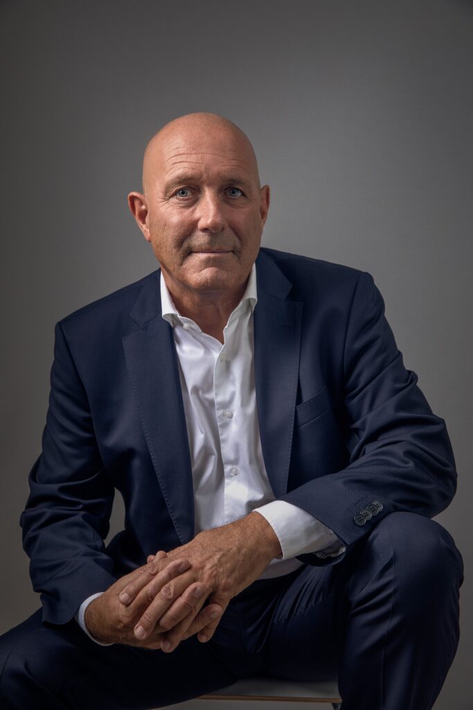 JAN HELMOND TA STÒP KOMO REPRESENTANTE DI REINO INTERINO