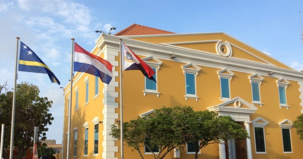 KORSOU: MINISTERIO PÚBLIKO TA DUNA SPLIKASHON TOKANTE FONDONAN DEN BESLAG