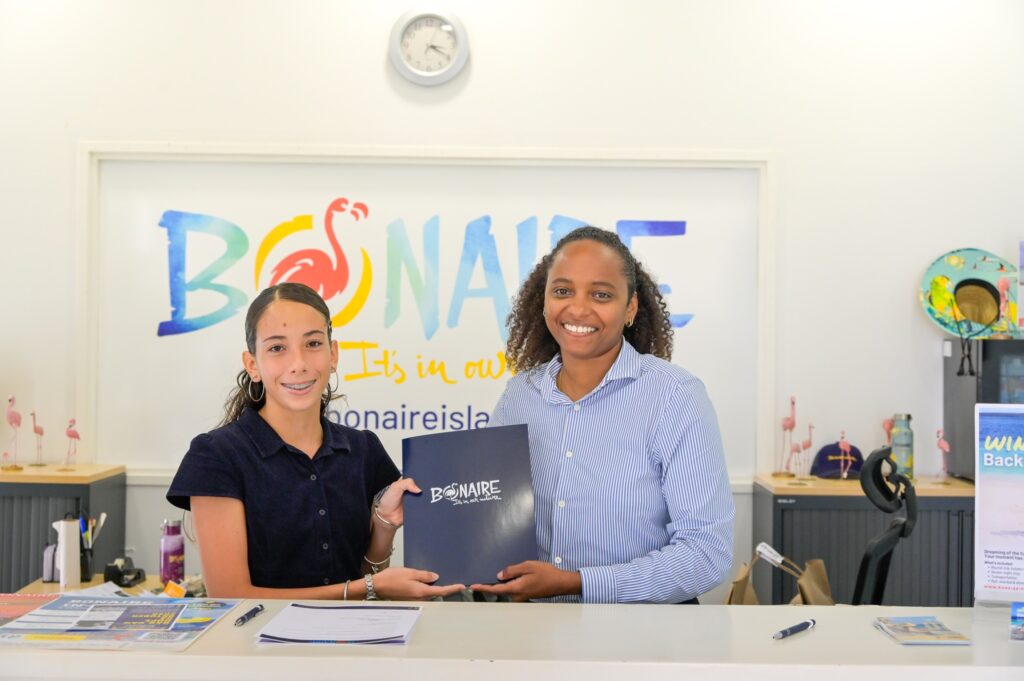 TOURISM CORPORATION BONAIRE TA FIRMA MOU KU E HÓBEN SAMBUYADÓ BONERIANO ISABEL ARANGO