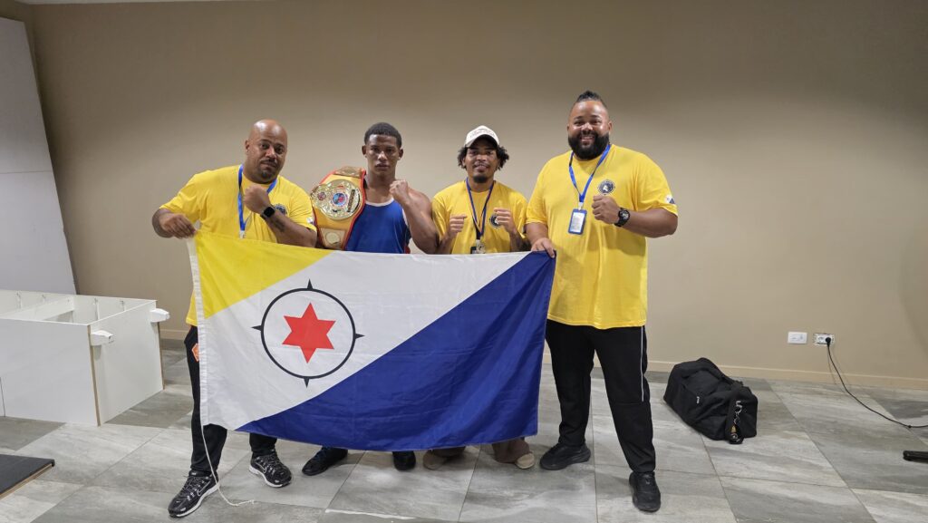 BONEIRU KU DOS VIKTORIA DEN TORNEO DI BÒKSEO “THE GOLDEN JAB” NA KÒRSOU
