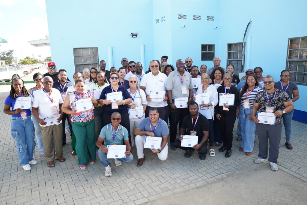 ENTREGA DI SERTIFIKADO KURSO SHOPSTEWARD BÁSIKO I NEGOSASHON.