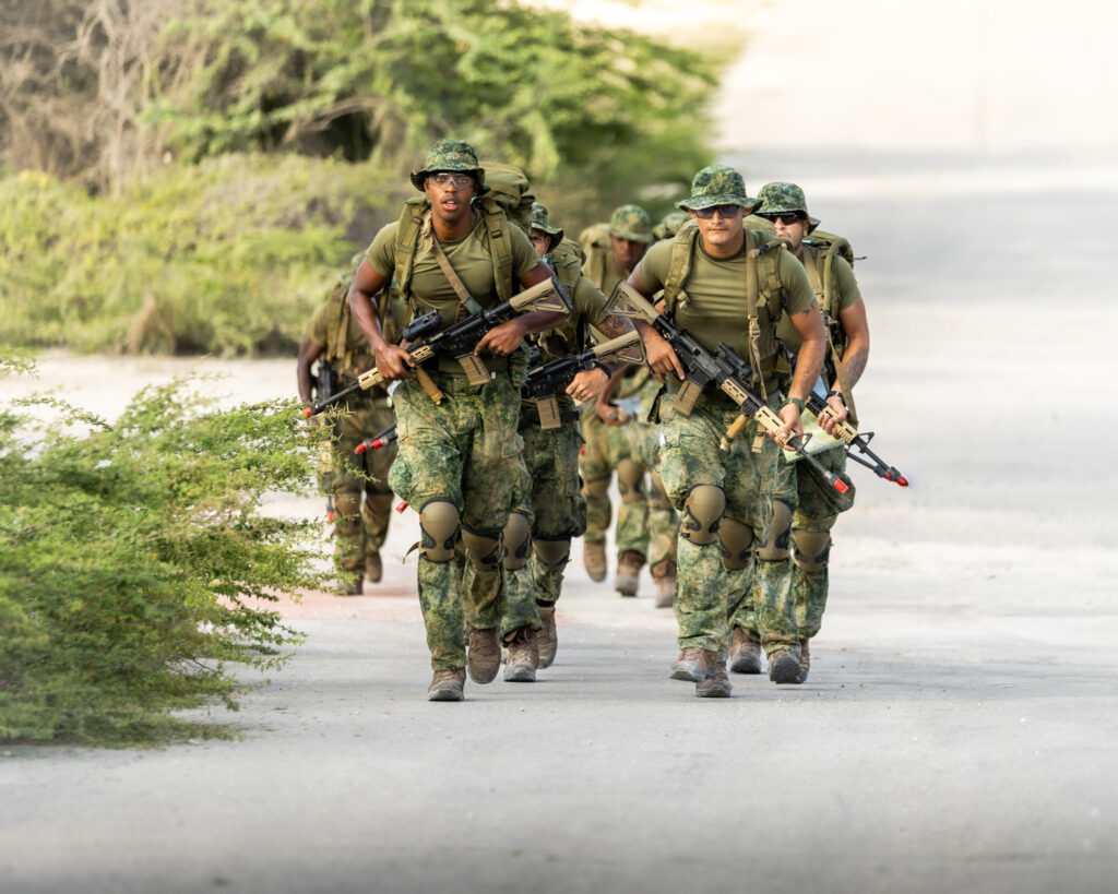 KÒRSOU: ENTRENAMENTU MILITAR INISIAL PA PERSONAL MILITAR DI KARIBE A START OFISIALMENTE