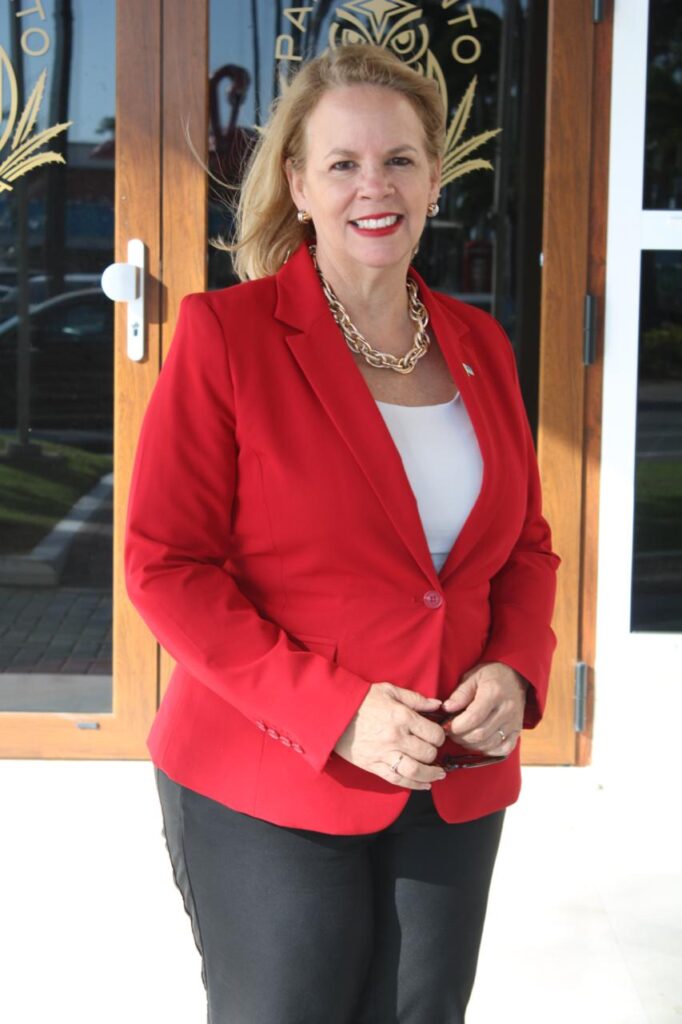 ARUBA: ARUBA TA DEN CRISIS, Y GOBIERNO SU PRIORIDAD TA PA HISA SALARIO DI DIRECTOR