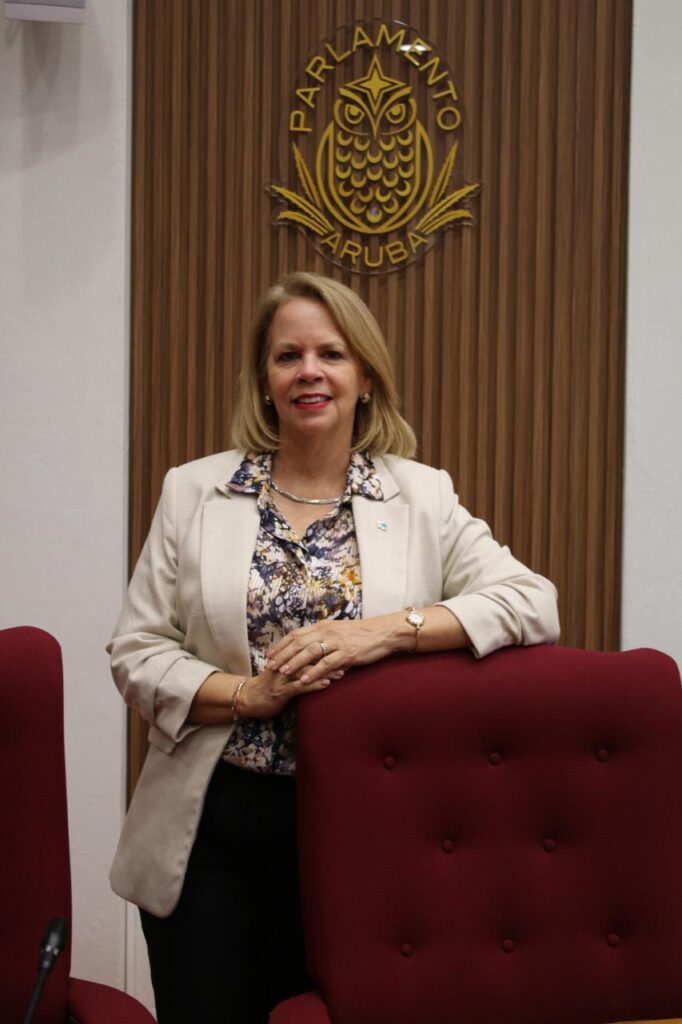 ARUBA: MEP KIER PA PARLAMENTO TUMA UN ROL MAS ACTIVO DEN E CRISIS DI TURISMO