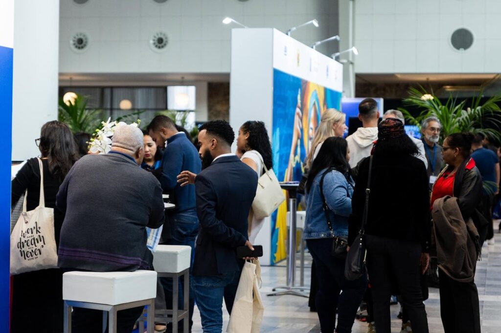 TRAHA PA BONEIRU? TOPA KU ENTIDAT PÚBLIKO BONEIRU NA FERIA DI KARERA I NA FRED EXPO