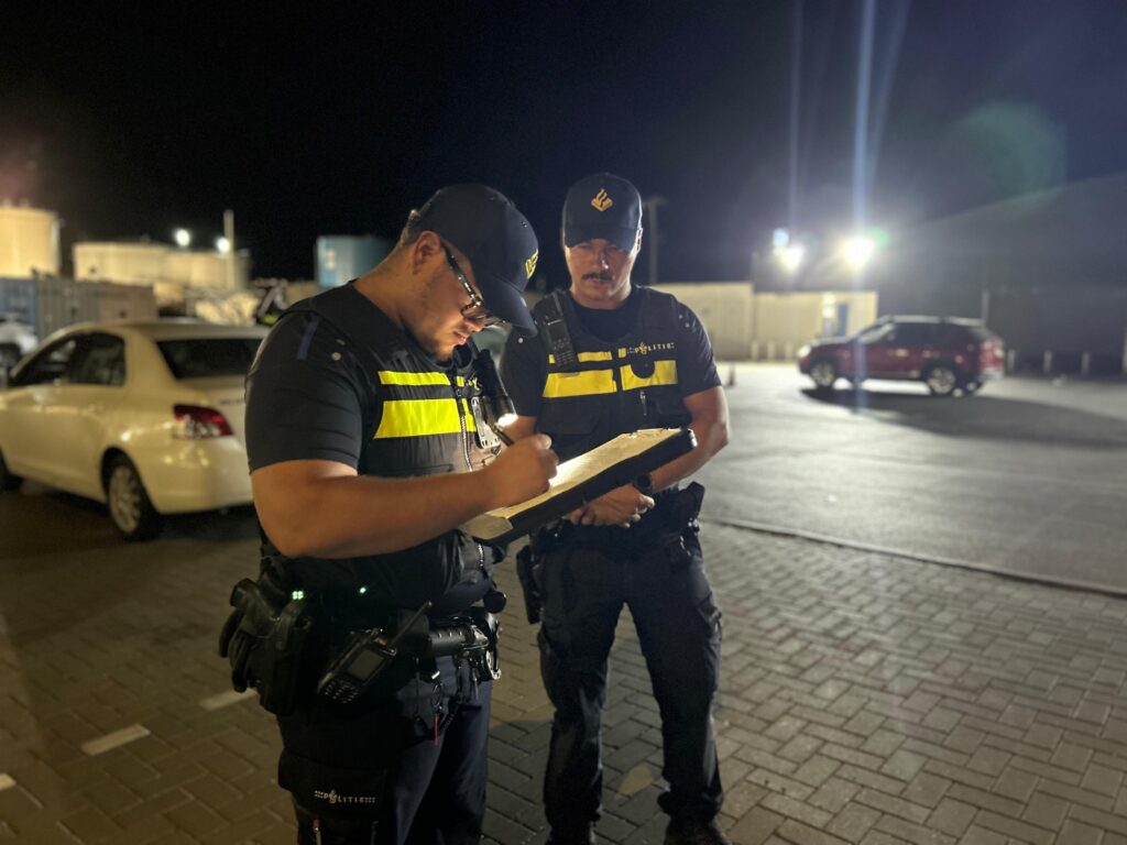 POLIS KU KÒNTRÒL DI VELOSIDAT