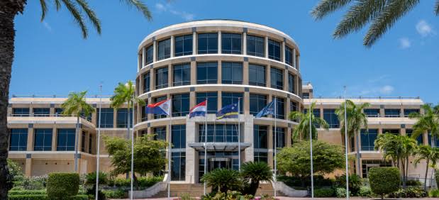 KORSOU/ SINT MAARTEN: KRESEMENTU IMPULSÁ PA TURISMO I STABILIDAT DEN FINANSA PÚBLIKO TA RESPALDÁ E PERSPEKTIVA EKONÓMIKO KRESEMENTU EKONÓMIKO RESILIENTE APESAR DI INSERTIDUMBRE RIBA PLANO INTERNASHONAL