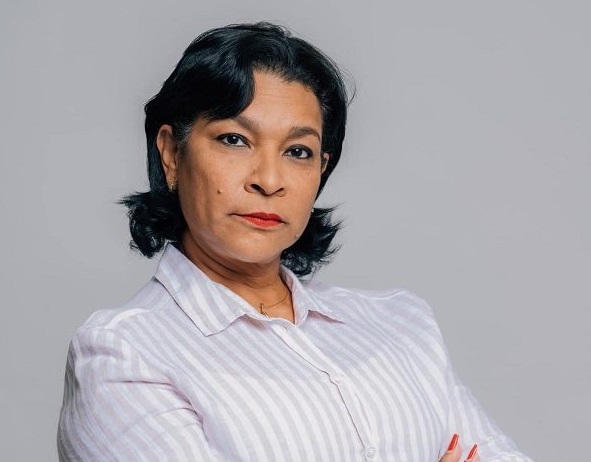 DAISY COFFIE TA SEÑALÁ PROBLEMA INAKSEPTABEL DEN ENSEÑANSA NA BONEIRU: NO TIN SUFISIENTE LUGÁ NA SKOL PA TUR MUCHA.